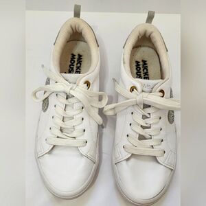 Disney Mickey Mouse Girls White Sneaker, size 2